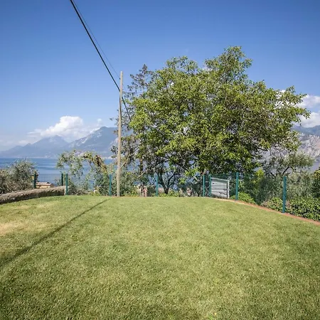 Assenza 8 Apartment